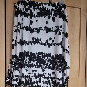 212 Collection Black/White Skirt Size Large